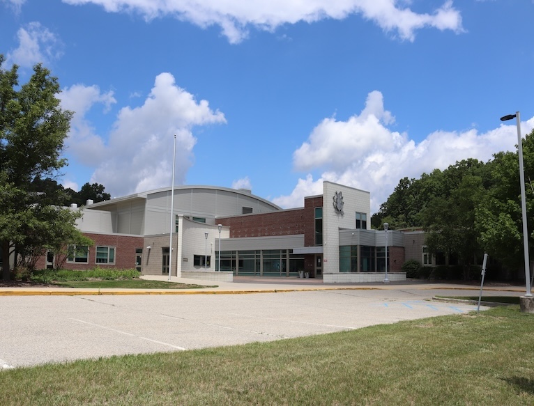 front of knapp forest elementary building